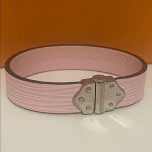 Louis Vuitton Rose Clair Pink Epi Spirit Leather Bracelet Size 19